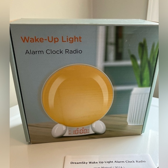 Alarm Clock Dream Sky Wake Up Digital AM/FM Radio Changeable Light Open Box - Picture 1 of 14
